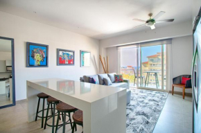 Top Floor Condo with Partial Ocean Views, POOLS, GYM